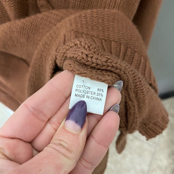 Distressed oversized sweater for a casual look - Picture 4 of 4